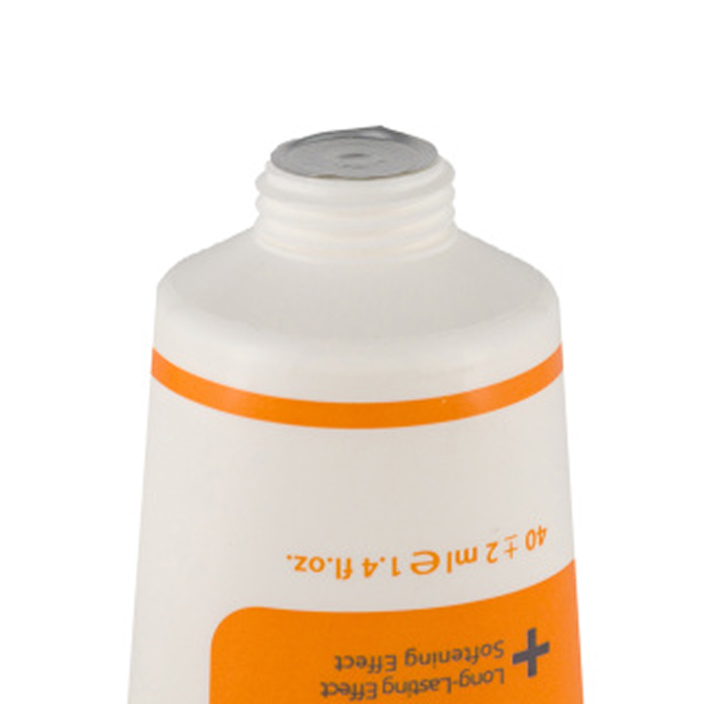 کرم ضدآفتاب بیرنگ پوست خشک وچه SPF50 - Colorless sunscreen for dry skin SPF50 Voche نمای نزدیک تیوب ضد آفتاب وچه پوست خشک و معمولی