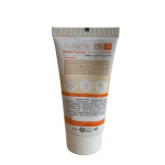 بی‌بی کرم SPF20 مرطوب‌کننده بژ روشن نوآکنه با بافتی سبک و جذب سریع، رنگ پوست را به‌صورت طبیعی یکدست کرده و بدون ایجاد حس چربی یا سنگینی، رطوبت موردنیاز پوست را تأمین می‌کند. این محصول چندکاره با ترکیب ویژگی‌های مرطوب‌کننده، بی‌بی کرم، پرایمر، مات‌کننده، ضدآکنه و محافظت‌کننده در برابر آفتاب (SPF20)، انتخابی کاربردی برای داشتن پوستی صاف، شاداب و آرایشی طبیعی در طول روز است.